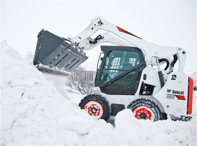 Уборка снега мини погрузчиком в Киеве и области
