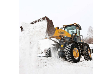 Сколько стоит заказать уборку снега трактором в Киеве или области?